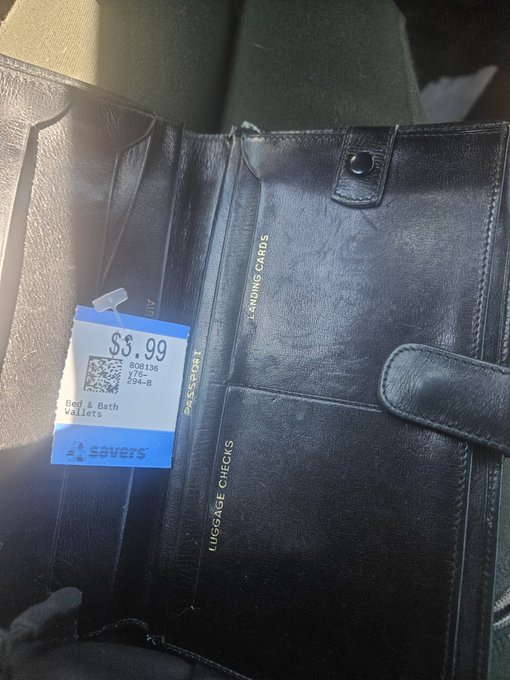 Found an old gucci wallet at my local thrift store 😎 https://t.co/JfeHuDmqqq