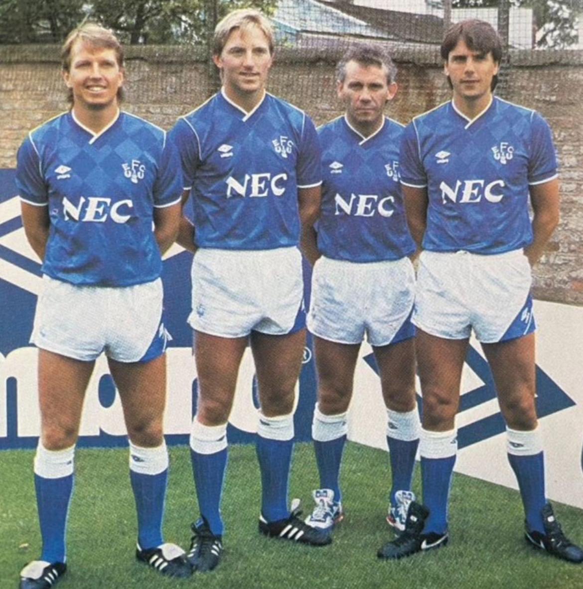 ALANMYERSMEDIA's tweet image. Looks like a new kit day here