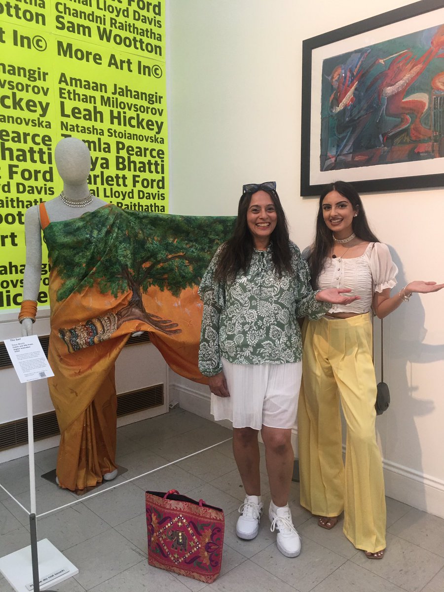 Such a wonderful evening <a href="/WolvArtGallery/">Wolverhampton Art Gallery</a> love #DayaBhatti #Dayaillustrations The Saree ❤️ so beautiful. Go and see it ⭐️