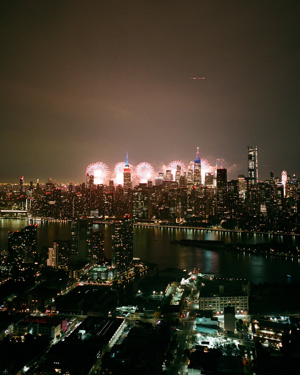 Lurkerlife's tweet photo. July in New York https://t.co/U7PITdi2df