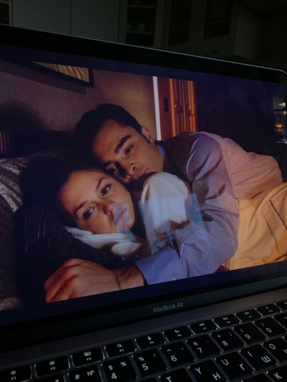 MacriMattos's tweet photo. Você diz eu te amo...
Mas o Eric abandonou tudo para entrar nessa missão infiltrado para salvar a Brenda, desenhava tanto que criou um personagem baseado nela, via Gossip Girl com ela e pediu ajuda ao primo dela para entrar no mundo da Marvel que ela é fã https://t.co/LWjORYyLym