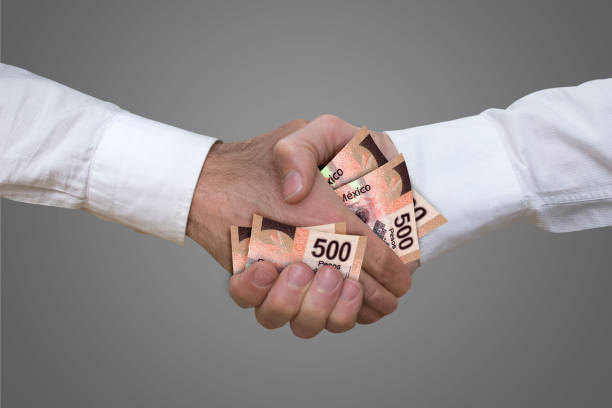 El combate a la #corrupción es tarea del gobierno y los ciudadanos: 61% de los entrevistados.  bit.ly/2nkdNH9