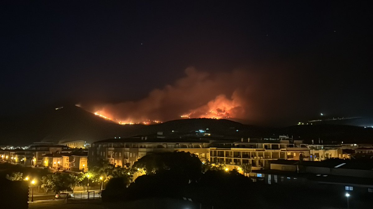 Sigue ardiendo, #sierraelvira gracias a los efectivos de <a href="/Plan_INFOCA/">EMA INFOCA</a> por ese trabajo sin descanso, mucho ánimo a esos currantes 
<a href="/AytoAtarfe/">Ayuntamiento Atarfe</a> 
<a href="/ideal_granada/">ideal_granada</a>
<a href="/granadahoy/">Granada Hoy</a>