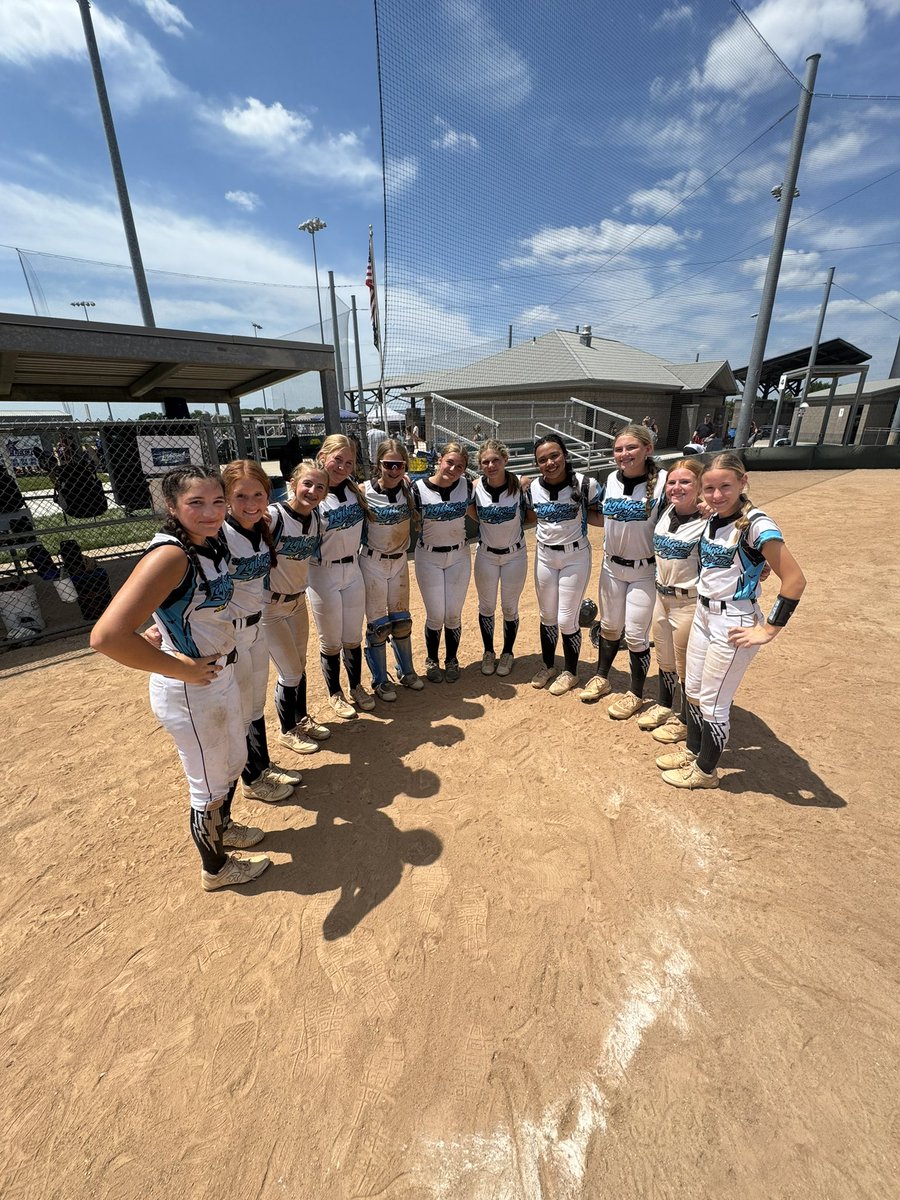 Heading to the championship at USA-ES Worlds in KC ⚡️⚡️⚡️⚡️ Great job ladies