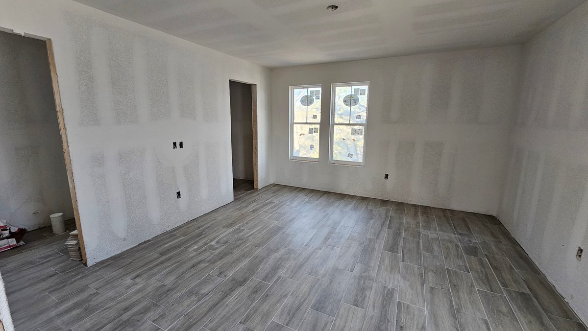 FiveMileConstr1's tweet image. Homebuilder Tip: Make smart material selections for your dream home!

Balance style, function, and budget. Think long-term, consider your climate, and invest in quality. Collaborate with your builder for the best results. #homebuildertips #materialsselection