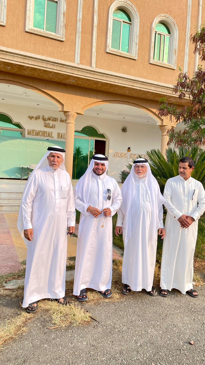 تشرفت مساء اليوم بزيارة مركز ال زلفة الثقافي والحضاري <a href="/MAlzulfa/">د.آل زلفة</a> في محافظة أحد رفيدة وشدني هذا الصرح الذي يحكي تاريخ المملكة المجيد وملوكها البرره وما تخلل تلك المسيرة من تضحيات ومواقف بطولية مشرّفه.

كل الشكر للاستاذ/حسين ال زلفة امام جميل الحفاوة وحسن الاستقبال وطلاقة المحيّا.