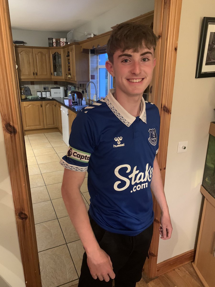 declang77's tweet photo. Micheál with @seamiecoleman23 captains armband from todays game v @sligorovers and Conor with his favourite @Everton player Abdoulaye  @abdoudoucoure16. #UTT @EmeraldBluesIre https://t.co/vgDnwBsPwR