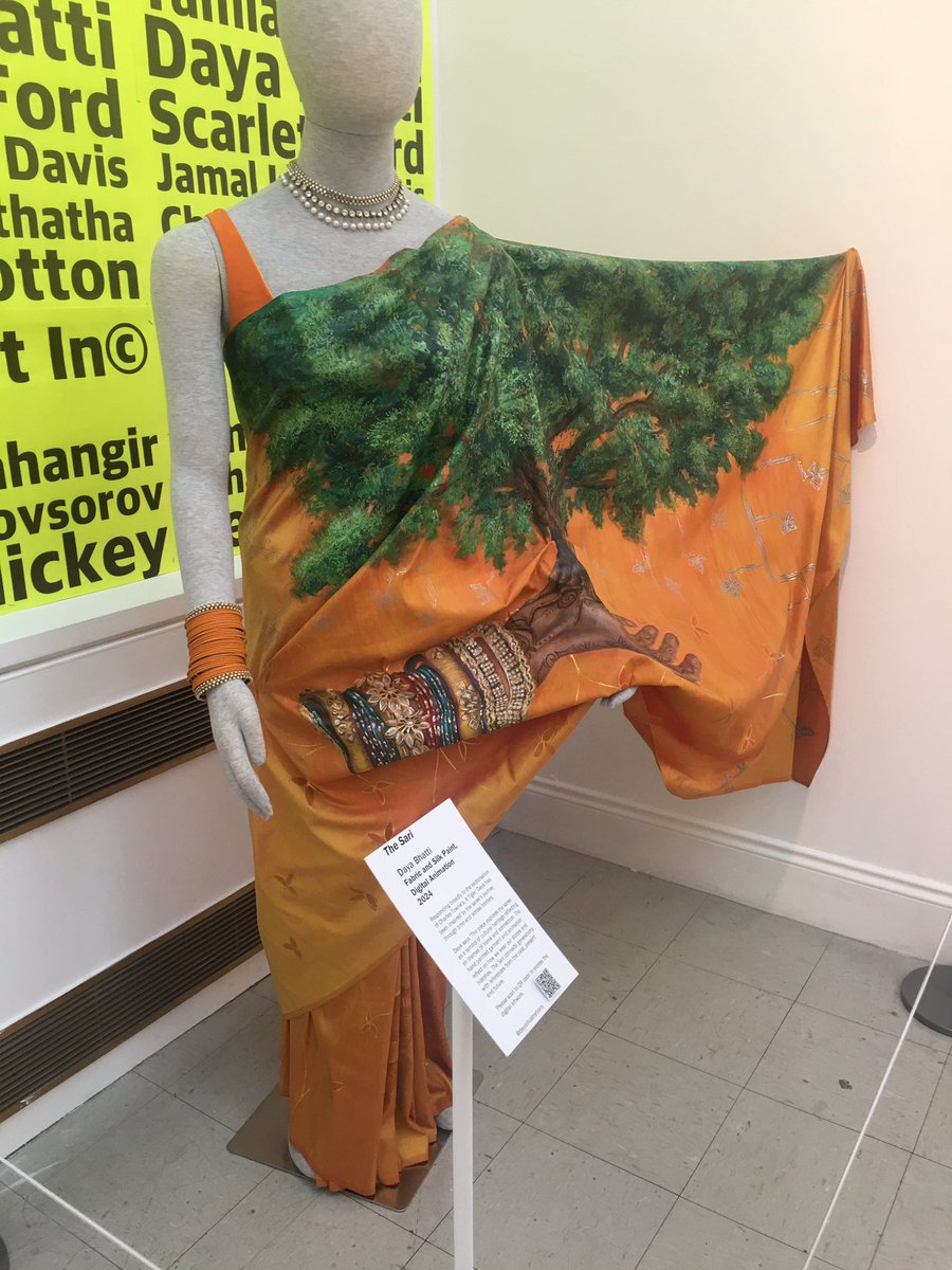 With <a href="/DrKhutan/">Dr Ranjit Khutan</a> at <a href="/WolvArtGallery/">Wolverhampton Art Gallery</a> went to support #Dayaillustrations with her beautiful work #TheSaree 😍