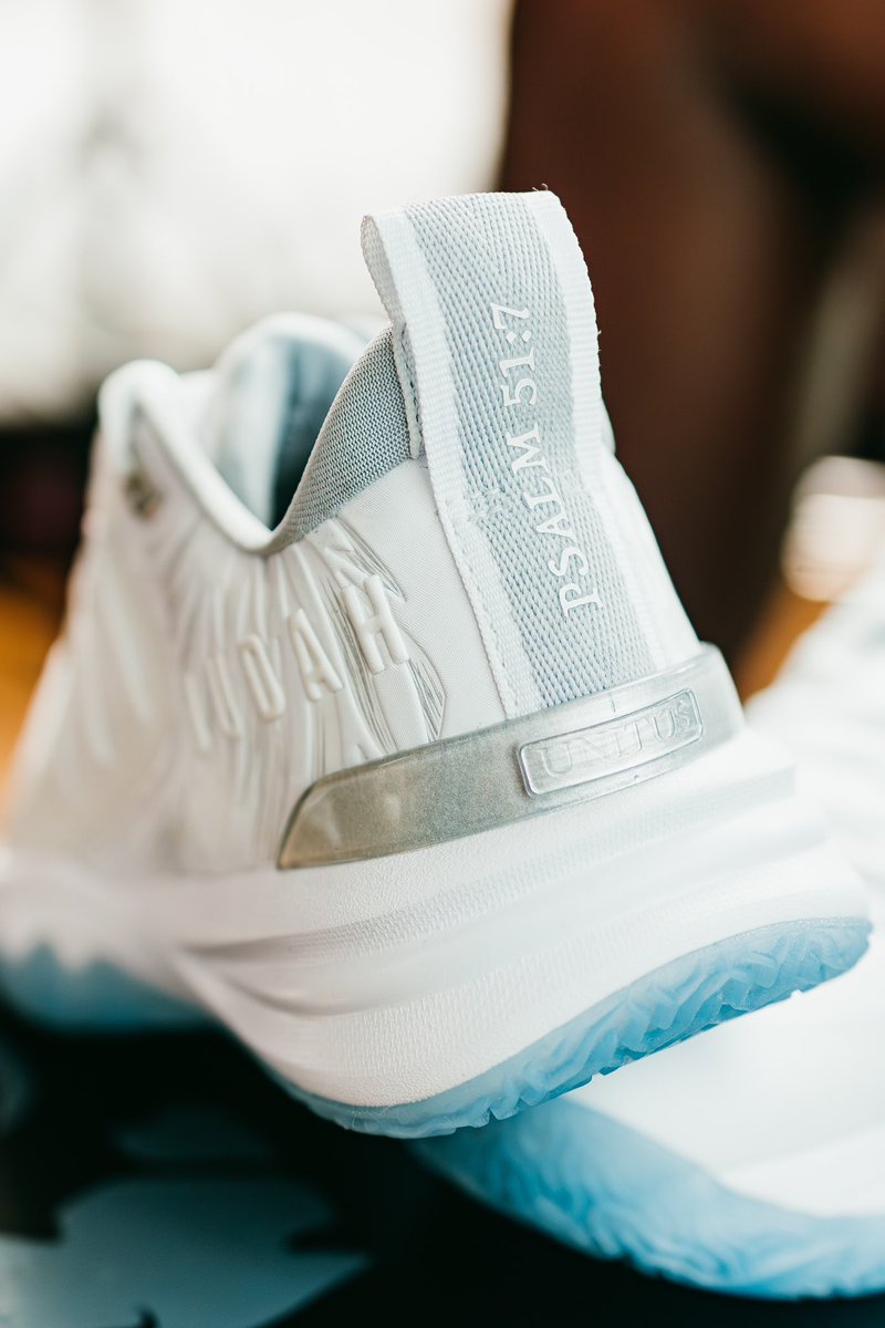 TheDunkCentral's tweet image. Jonathan Isaac’s signature shoe 🔥

Would you hoop in the Christian kicks? 👀