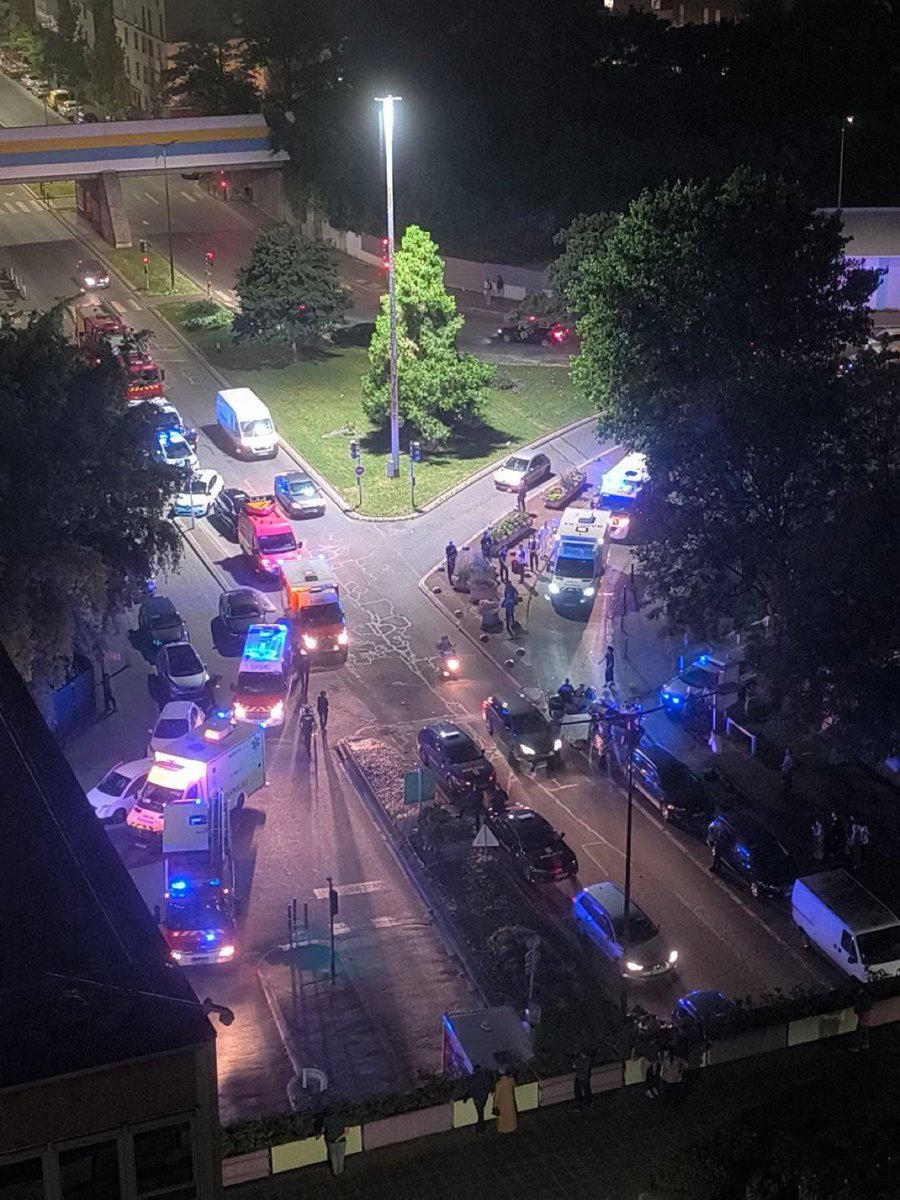 CerfiaFR's tweet photo. 🚨🇫🇷 FLASH | Des coups de feu ont été entendus à Bobigny. Deux ou trois personnes seraient touchées. (CF) https://t.co/NMmwty26yf