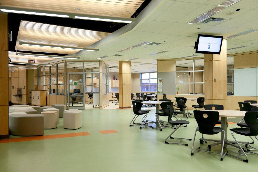 ddlearningspace's tweet image. Every school has common areas that serve many purposes. These spaces are perfect for VS America&apos;s flexible furniture! Check out these beautiful inspiration spaces by @VS. Let&apos;s do this at your school! Call 800-453-4195 or use this url to learn more rb.gy/p9428c