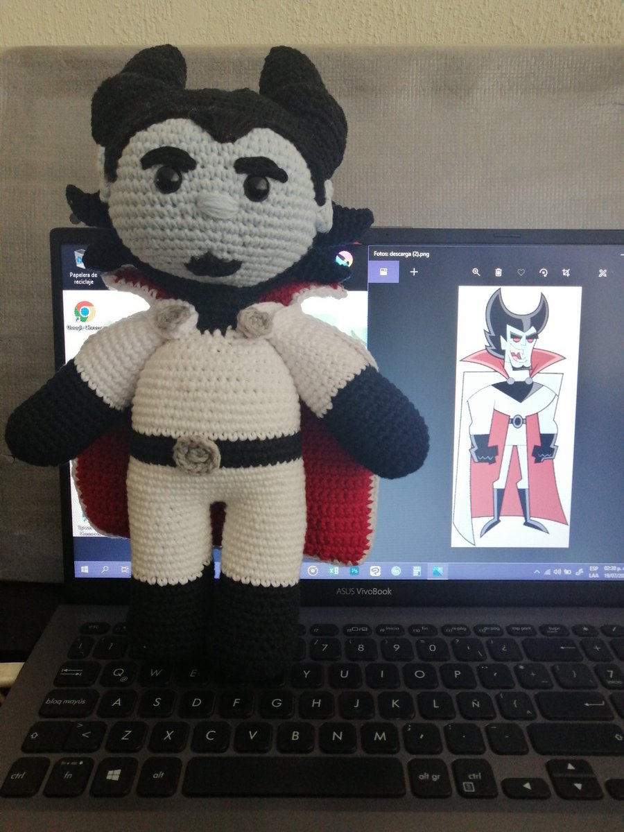 TlahuilliT's tweet photo. XD pensé que lo acabaría ayer pero la capa no salía

#dannyphantom #vladmasters #dannyfenton #vladplasmius #Amigurumi #plushie https://t.co/eh8ypMzyti