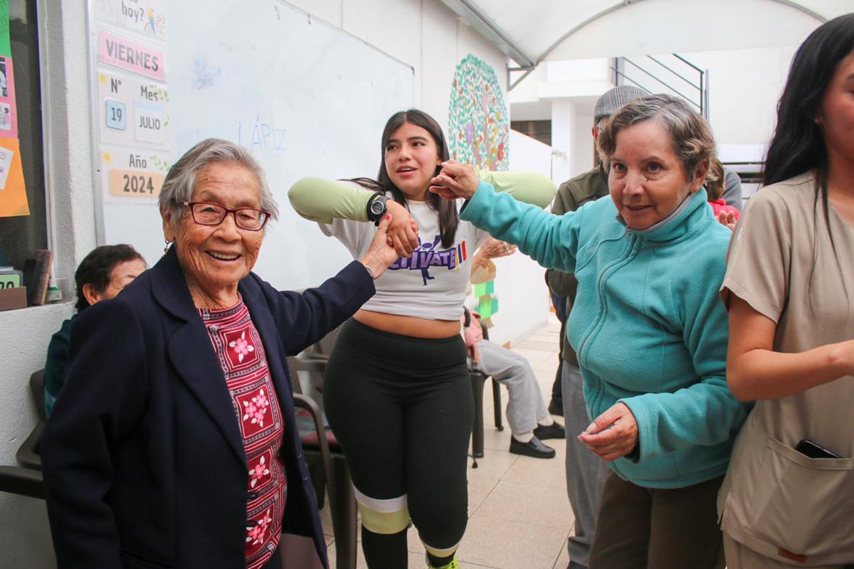 EscobarSanlucas's tweet photo. Hoy tuve el privilegio de visitar a nuestros queridos adultos mayores en el centro “Vida a los Años” en Ambato. Fue un encuentro lleno de calidez y sabiduría, reafirmando el compromiso del proyecto #Actívate. La conexión y el bienestar no tienen edad.

#ElNuevoEcuadorResuelve 🇪🇨 https://t.co/uNec0QKyJi