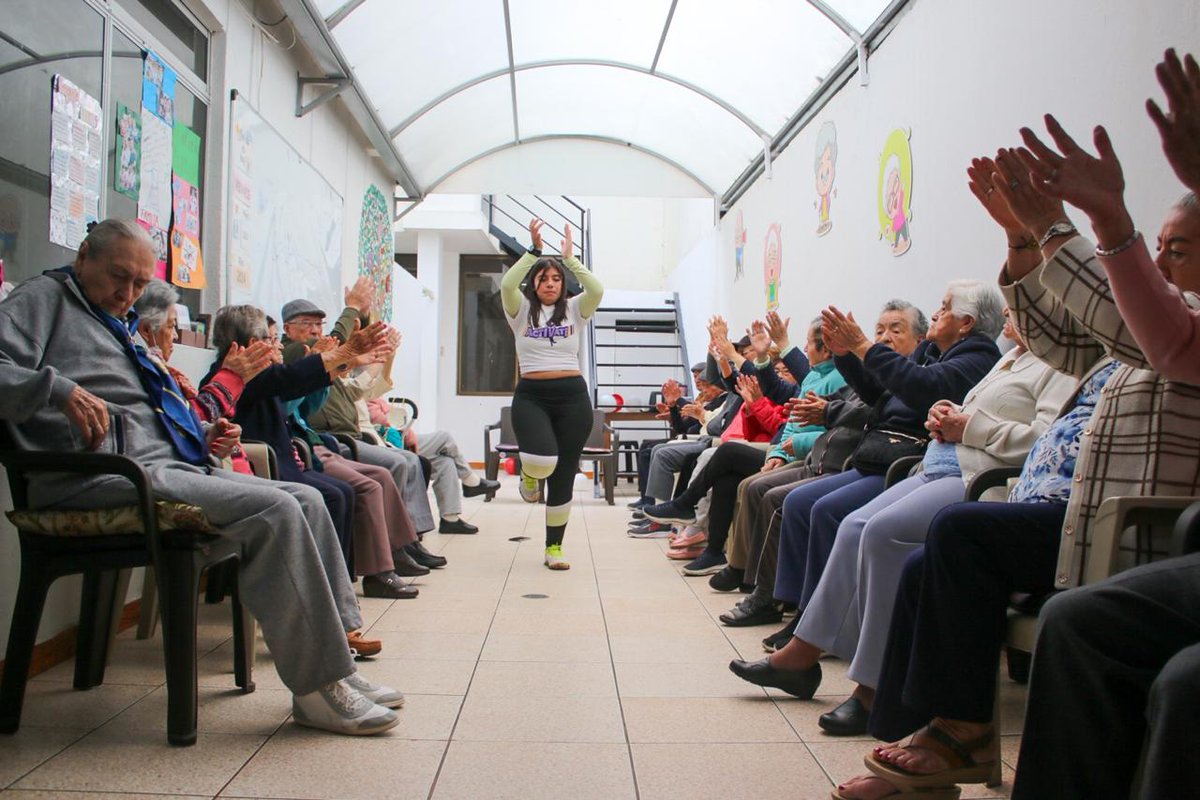 EscobarSanlucas's tweet photo. Hoy tuve el privilegio de visitar a nuestros queridos adultos mayores en el centro “Vida a los Años” en Ambato. Fue un encuentro lleno de calidez y sabiduría, reafirmando el compromiso del proyecto #Actívate. La conexión y el bienestar no tienen edad.

#ElNuevoEcuadorResuelve 🇪🇨 https://t.co/uNec0QKyJi