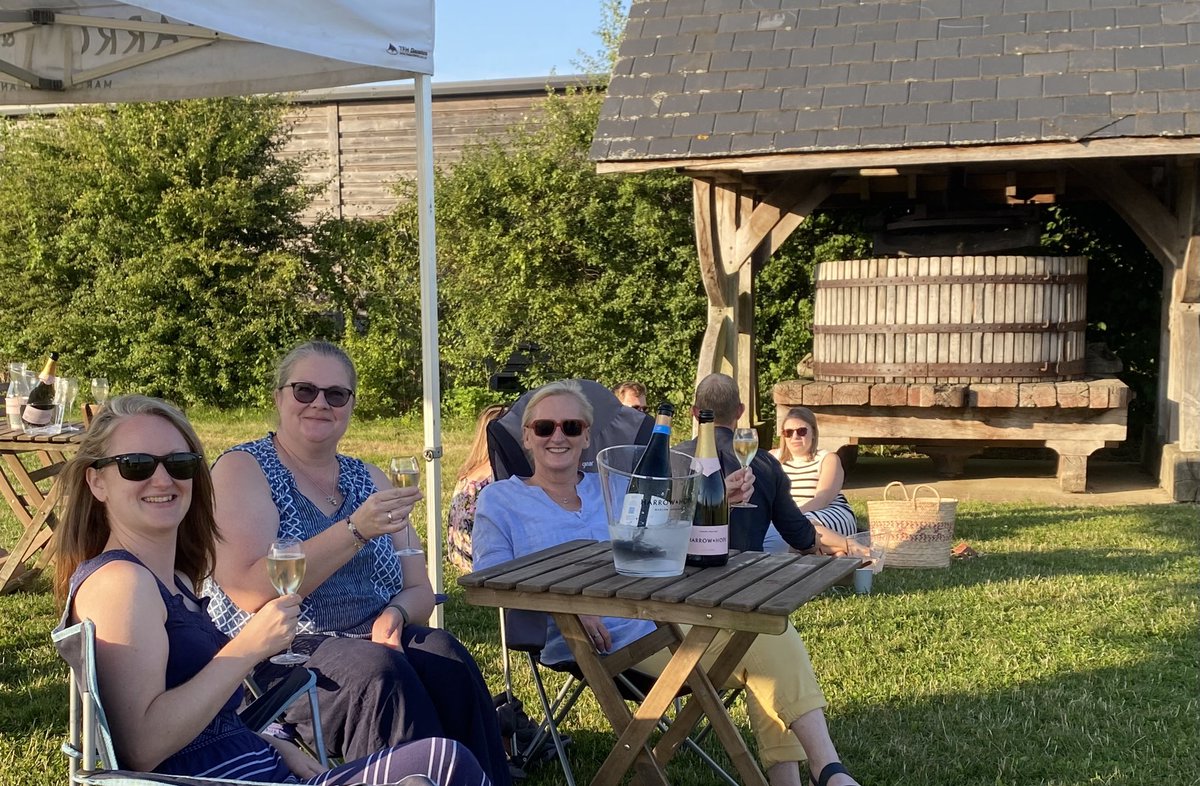 Gorgeous way to spend a Friday evening 😎 The best company, lovely wine, sunny weather with a stunning location 

Thank you <a href="/HarrowandHope/">Henry Laithwaite</a> 🥂

<a href="/slmuddell/">Sarah Foot</a> @Eejayshaw