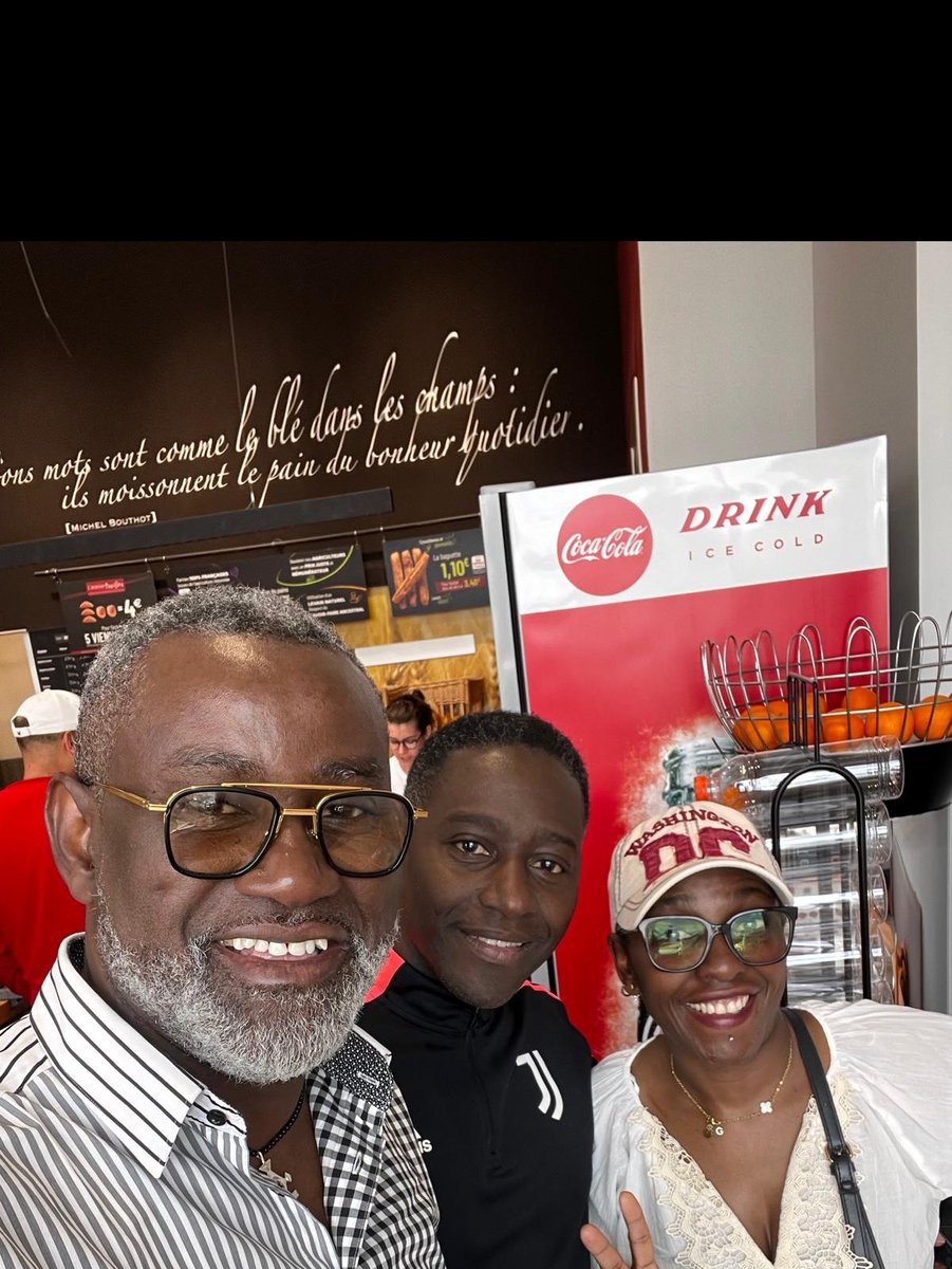 #MaPensėe-FJ  : Il est indéniable que la réussite dans la vie est un objectif précieux à poursuivre. Cependant, il est essentiel de se rappeler que notre succès ne serait pas possible sans le soutien et l'aide précieuse de ceux qui ont contribué à notre parcours. Il est donc