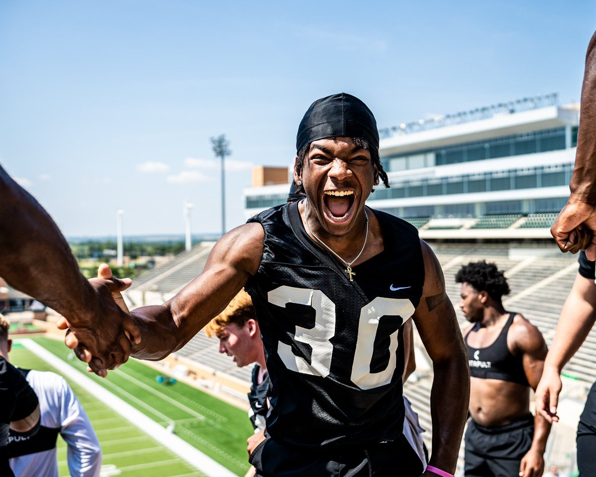MeanGreenFB's tweet photo. Working for the weekend

#GMG🦅 | #BTB https://t.co/14DdQsuzX7