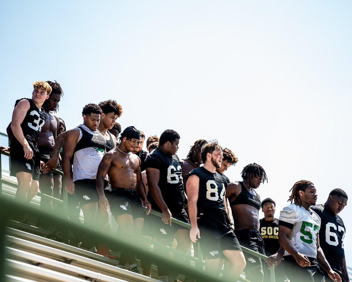 MeanGreenFB's tweet photo. Working for the weekend

#GMG🦅 | #BTB https://t.co/14DdQsuzX7