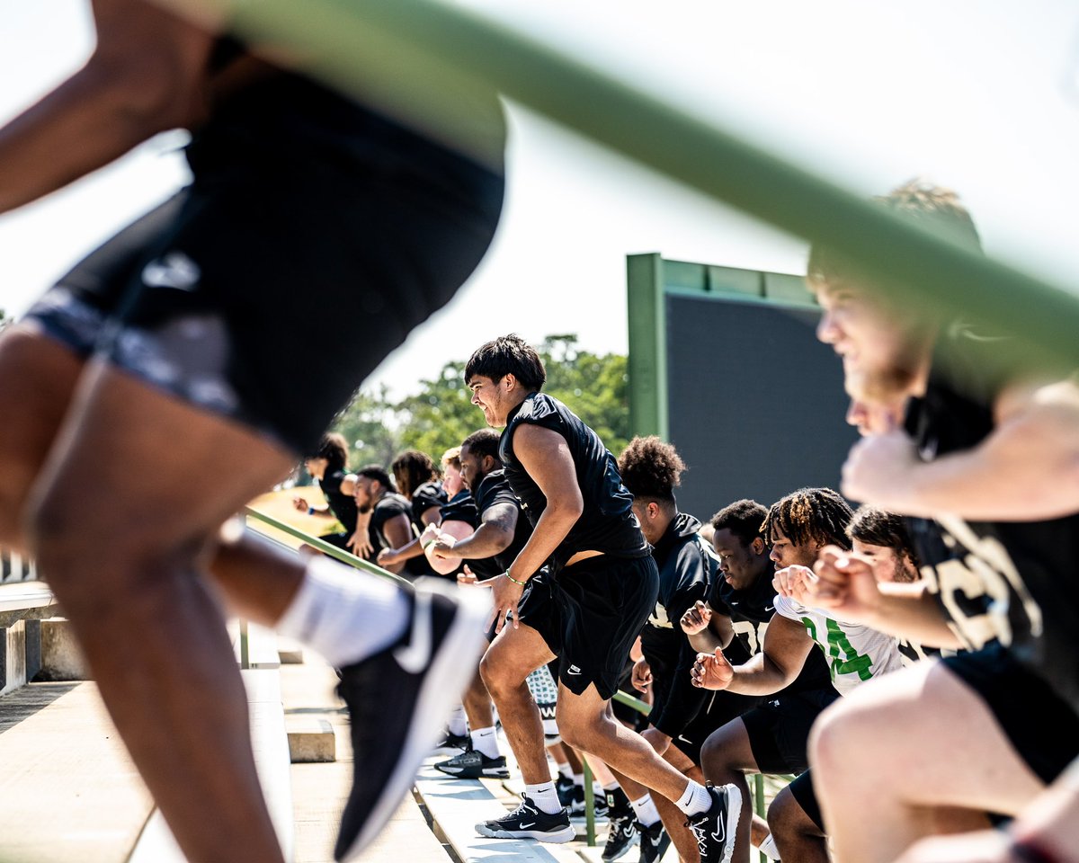 MeanGreenFB's tweet photo. Working for the weekend

#GMG🦅 | #BTB https://t.co/14DdQsuzX7