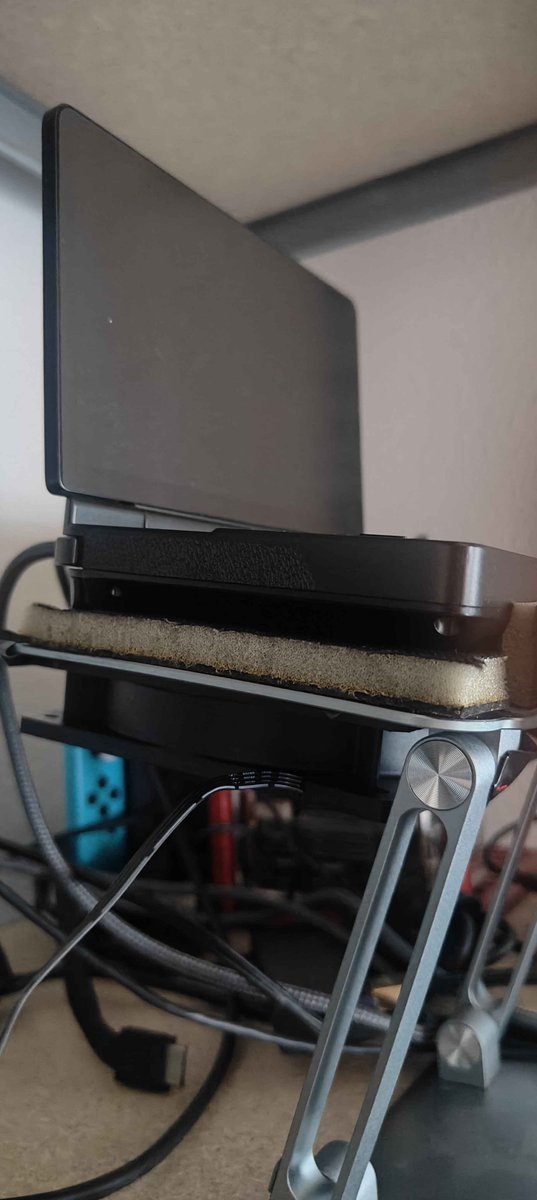 MrSatanSanVT's tweet photo. 💪 This weekend we are going to have some fun!🐈 

Lots of oddities happened: 
One PC overheated.
The other PC's chip burned down.
But then I we baked our first cheese cake.🍰
And I recovered from a flu.💪

Now we are just gaming. #MHWorld
So come join us!
https://t.co/el4JgXPAdv https://t.co/wTsDq3GzxE
