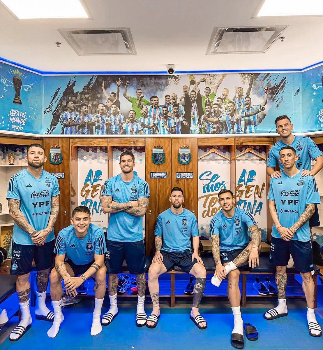 AlbicelesteTalk's tweet photo. In the span of 3 years, Argentina have defeated

🇧🇷 Brazil (x2)
🇫🇷 France
🇮🇹 Italy
🇳🇱 Netherlands 
🇭🇷 Croatia
🇺🇾 Uruguay (x3)
🇨🇴 Colombia (x3)
🇲🇽 Mexico
🇵🇱 Poland
🇦🇺 Australia
🇨🇱 Chile (x2)
🇪🇨 Ecuador (x4)
🇨🇦 Canada (x2)
🇵🇪 Peru (x3)
🇻🇪 Venezuela (x2)
🇵🇾 Paraguay (x2)
🇧🇴 Bolivia (x3)
🇪🇪 Estonia
🇵🇦 Panama
🇨🇼 Curacao
🇮🇩 Indonesia
🇮🇩 El Salvador
🇬🇹 Guatemala
🇦🇪 UAE

9 countries from South America, 6 countries from Europe, 6 countries from North America, 2 countries from Asia and 1 country from Oceania, while winning Copa America, Finalissima, World Cup and Copa America in between! 🏆🌍
