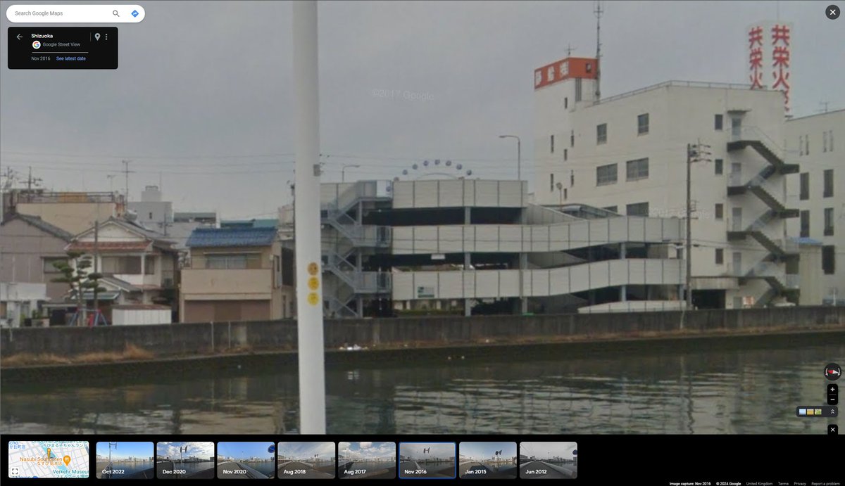 noelwheezy's tweet photo. @l1Le7Pf0TeRbOE @georainbolt If I may jump in: 35.0096862, 138.4879323

View from the South West side of Fujimi Bridge. Three buildings on the left line up. Building with the blue roof is no longer there but visible in older 2018-2012 Street View footage. Buildings on the right look to have been demolished. https://t.co/5uCNMSkgYc