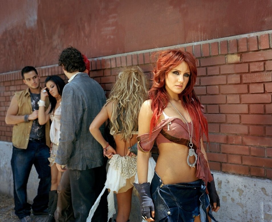 realidaderbd's tweet photo. RBD bastidores sessão de fotos Celestial https://t.co/l5tnXO0GDe