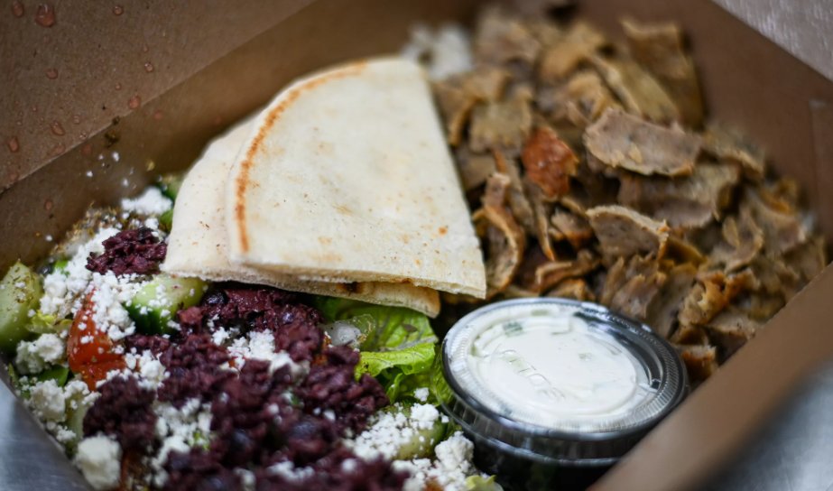 OliveBranch815's tweet photo. Okay doesn't this RICE BOWL look amazing 💙👀 We will be downtown Rockford most of the weekend

Rockford City Market 2nite until 8:30pm
Tomorrow (Sat 7/20) at UW Sports Factory for local event called Plugged In ⛹️🎶🇬🇷 from Noon - 8pm

🧿
🧿

#getyourgreekon #weLOVEyou815 https://t.co/whzvravOKk