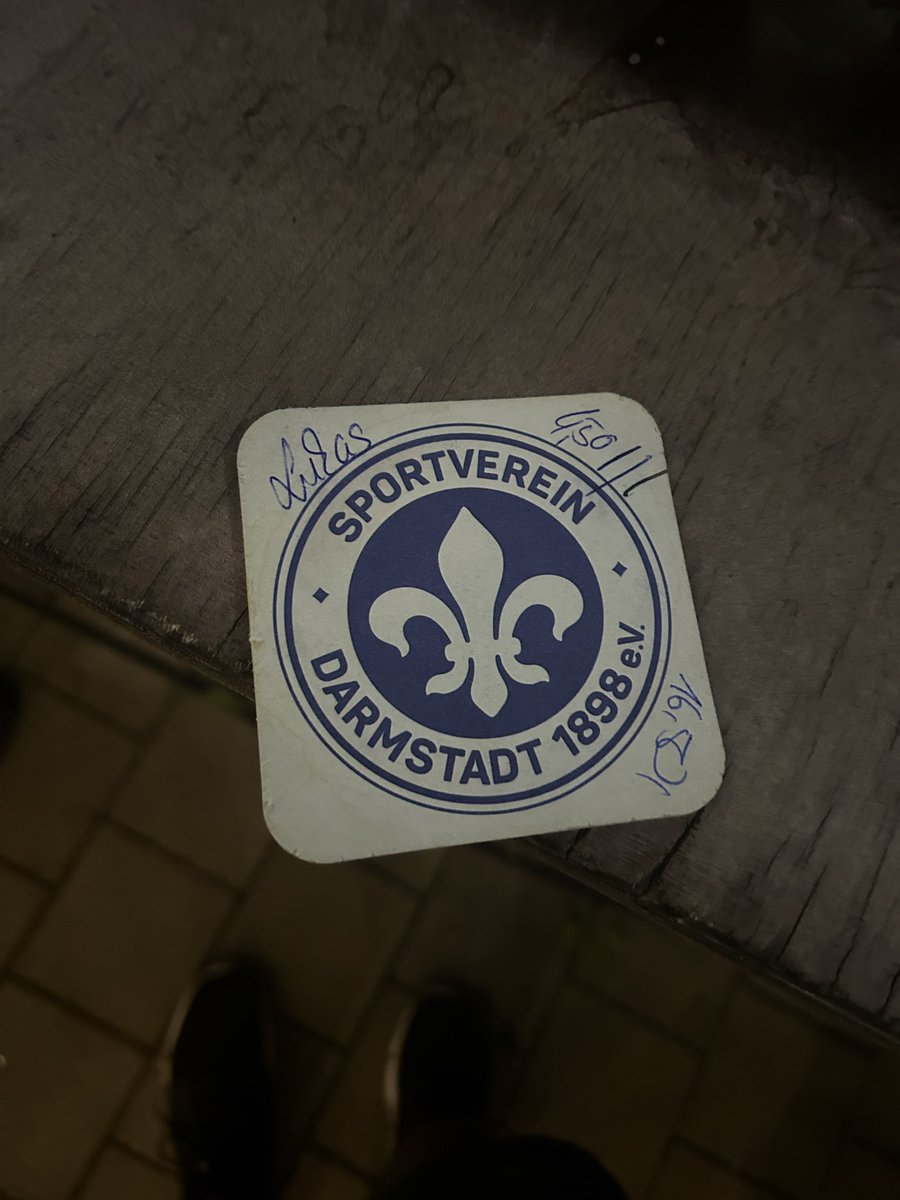 strafraumeck's tweet photo. Also technisch gesehen Vertrag beim @SVDarmstadt1898 bekommen. Glaube ich. #tkschland #tkDAbei https://t.co/WtaNWZbdNv