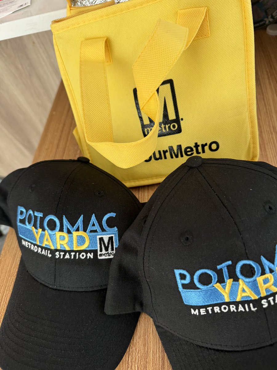 BrianKal's tweet image. Wooohoo thx @Metrorailinfo @wmata @wmataGM for the swag for winning the Potomac Yard customer guess contest!