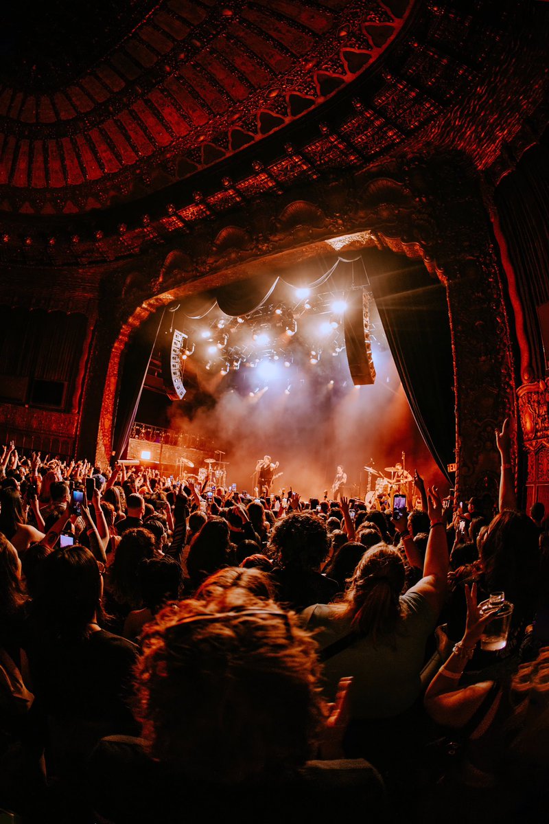 Ashton5SOS's tweet photo. A spiritual release last night with all of you beautiful people in Los Angeles. Words don't capture how special it is to hear you sing these songs at the top of your lungs. Maybe we should do it again!!! Photos by Sophie Harris &amp; Mati Ficara https://t.co/r96Gl95Gwg