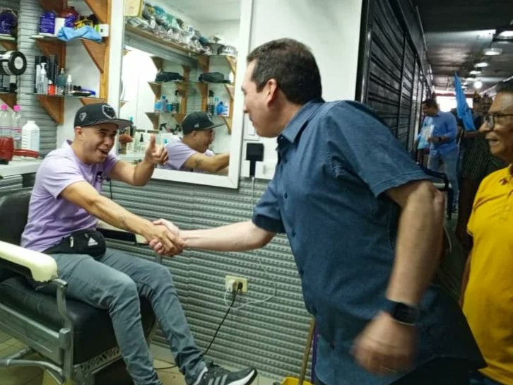 TomasGuanipa's tweet photo. Coche vota este #28DeJulio y vota por @EdmundoGU.

Que nadie se quede en su casa, unidad y voto 🇻🇪

#VamosAGanar
#JusticierosConEdmundo 

📍#Caracas https://t.co/KD1OoA1FWn