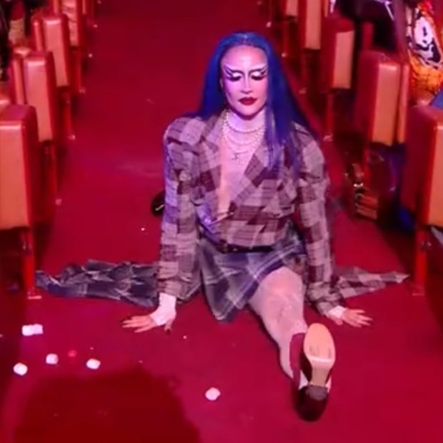 northgow's tweet photo. MAIS ELLE EST FOLLE ??? NON! ELLE EST 4EVER #DragRaceFrance https://t.co/Kg8esAxV9y
