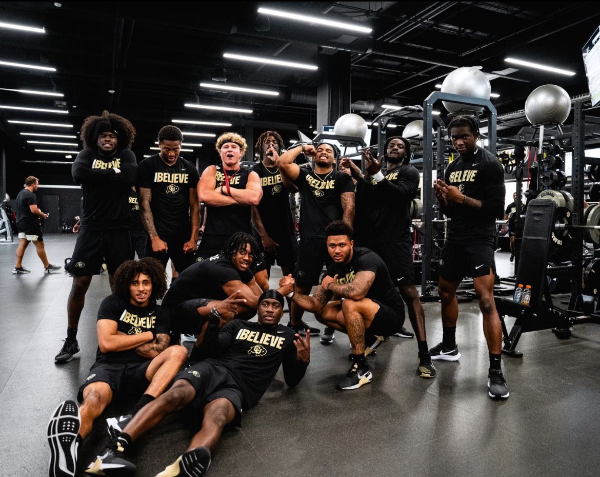 love this city 🖤💛