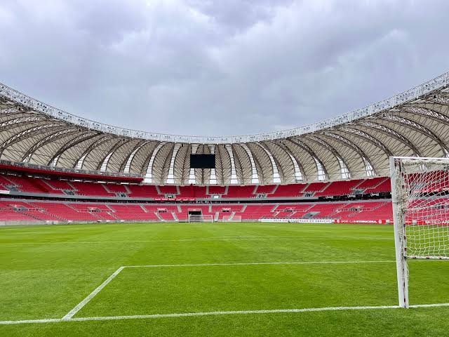 soccergfbpa's tweet photo. Grêmio pediu o Beira-Rio emprestado para as partidas contra o Vasco, pelo Brasileirão, e Fluminense, pela Libertadores, mas teve o pedido negado por parte do Inter. 

🗞️ GZH https://t.co/kLZBeAK7SA