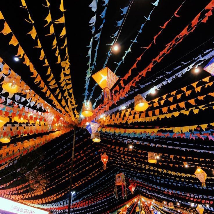 junttwt's tweet image. #QToey au: 
Toey, que sempre foi obcecado por festas julhinas, vai assistir a apresentação de seu grupo de quadrilha favorito e acaba se apaixonando pelo novo rapaz no papel de noivo.