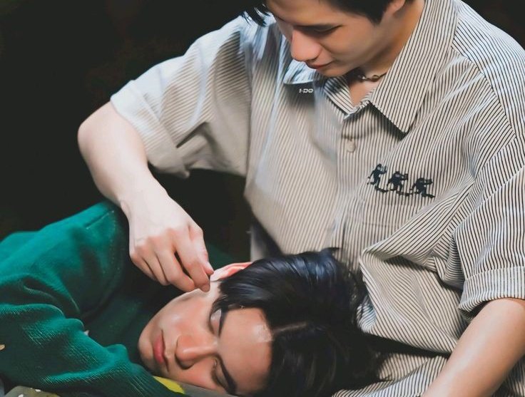 junttwt's tweet image. #QToey au: 
Toey, que sempre foi obcecado por festas julhinas, vai assistir a apresentação de seu grupo de quadrilha favorito e acaba se apaixonando pelo novo rapaz no papel de noivo.