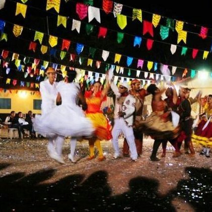 junttwt's tweet image. #QToey au: 
Toey, que sempre foi obcecado por festas julhinas, vai assistir a apresentação de seu grupo de quadrilha favorito e acaba se apaixonando pelo novo rapaz no papel de noivo.