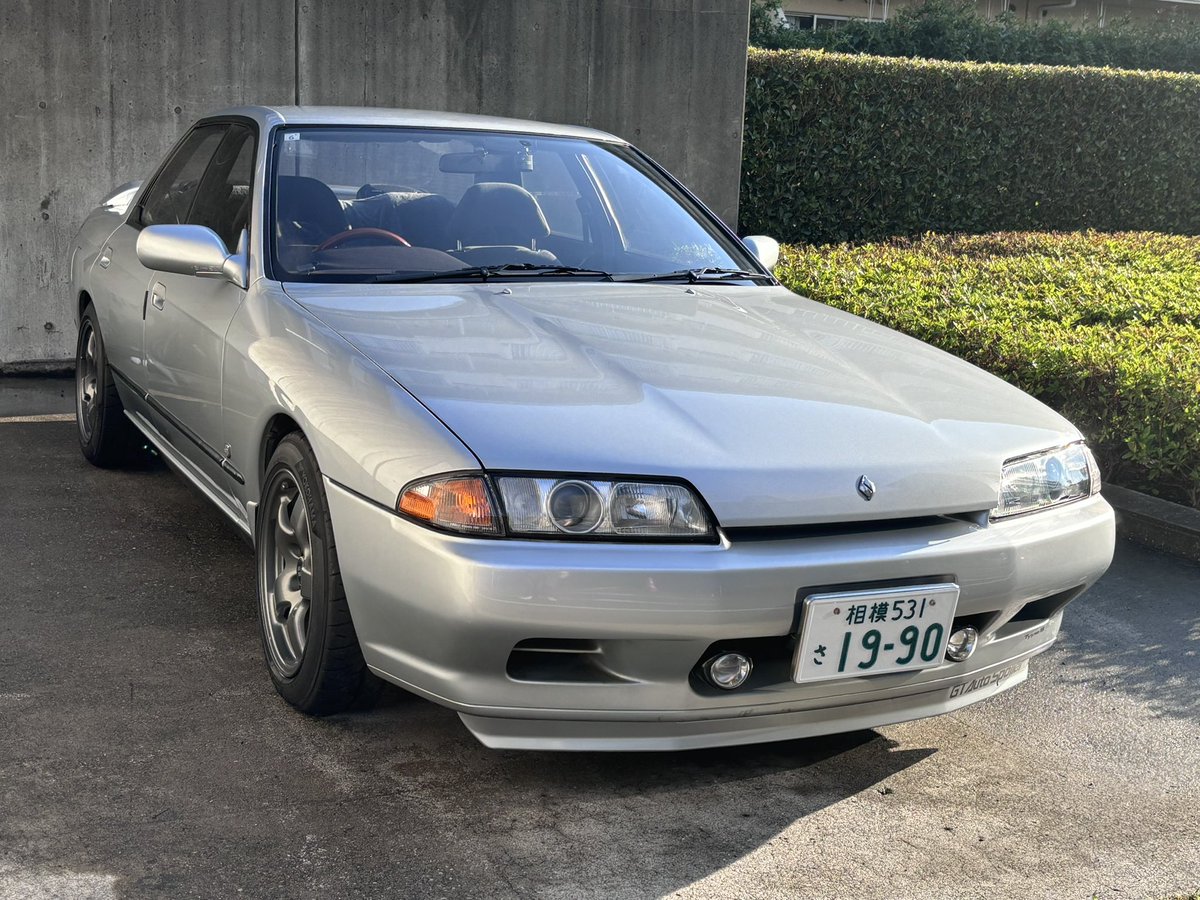 kpgc10_yuiichi's tweet photo. 洗車完了〜
結局、4時間くらいしか寝れてないけど。
今日は色々とやりたい。

にしてもオートスポイラーいいなぁ。
ハコスカリスペクトだと、個人的に必須のチンスポがどうしても欲しかった。
それを純正で再現できるオートスポイラーはまさにドンピシャだったんですよね。 https://t.co/fuIssPx0mT