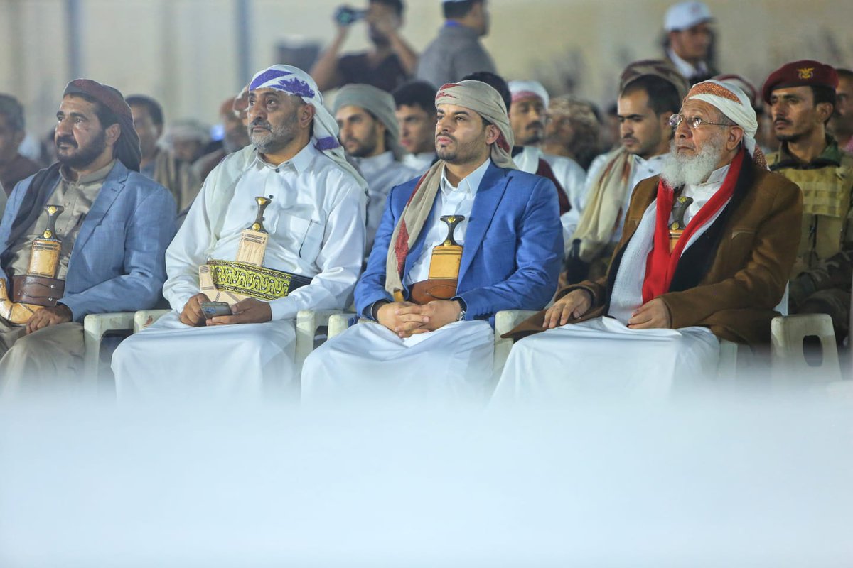 أكدت دعم قرارات البنك المركزي.. حفل جماهيري لمقاومة صنعاء في ختام فعاليات دعم الجيش والأمن

أقام المجلس الأعلى لمقاومة صنعاء، اليوم الجمعة، حفلا جماهيريا حاشدا بمدينة مارب، في ختام فعاليات دعم وإسناد الجيش والأمن التي أقامتها مجالس المقاومة بمديريات المحافظة.