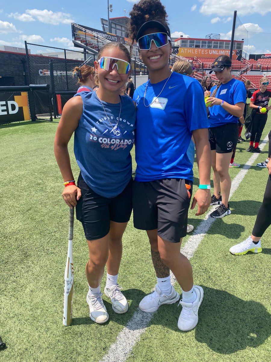 Amarin2027's tweet photo. Had a blast today at the Athletes Unlimited softball camp! Met new people and first year AU players. I am looking forward to going to the future AU games. Also won the new Mizuno bat at the raffle! Thank you, Mizuno and Athletes Unlimited for making this possible! @AUProSports https://t.co/0LSnfM6JRE