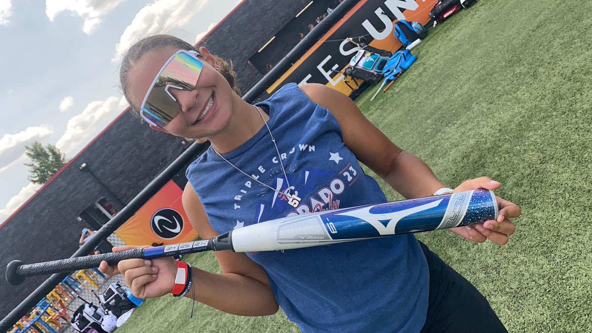 Amarin2027's tweet photo. Had a blast today at the Athletes Unlimited softball camp! Met new people and first year AU players. I am looking forward to going to the future AU games. Also won the new Mizuno bat at the raffle! Thank you, Mizuno and Athletes Unlimited for making this possible! @AUProSports https://t.co/0LSnfM6JRE