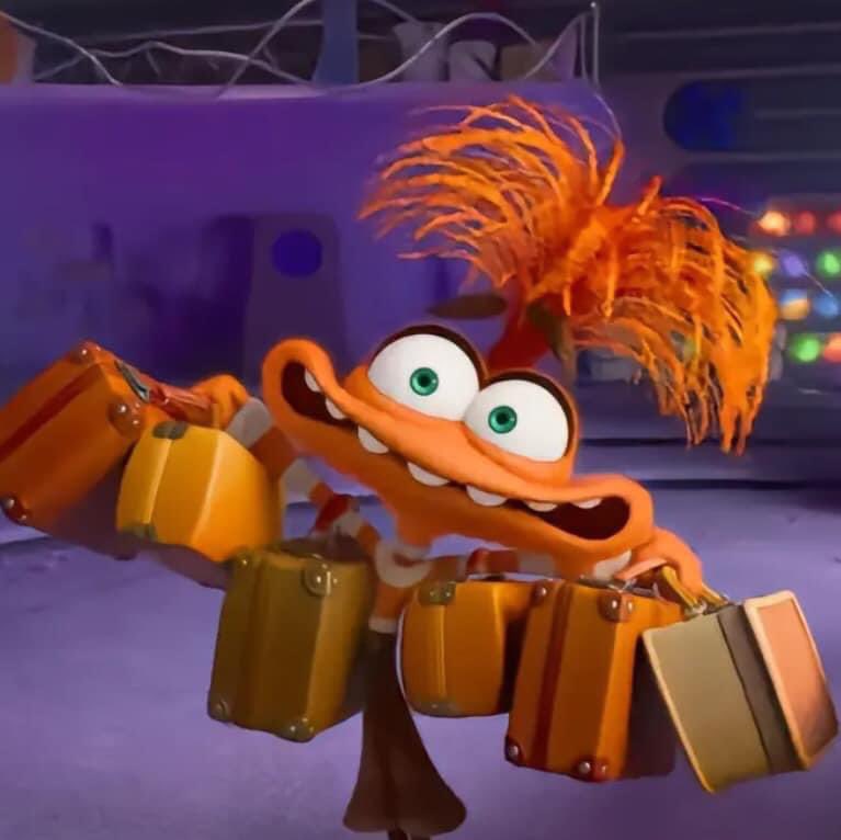 bb_pina_memer's tweet photo. Actual pic of me at 6am this morning at LAX waiting for the bag drop for an hour during the #GlobalCyberFailure https://t.co/yhzMxpqv25