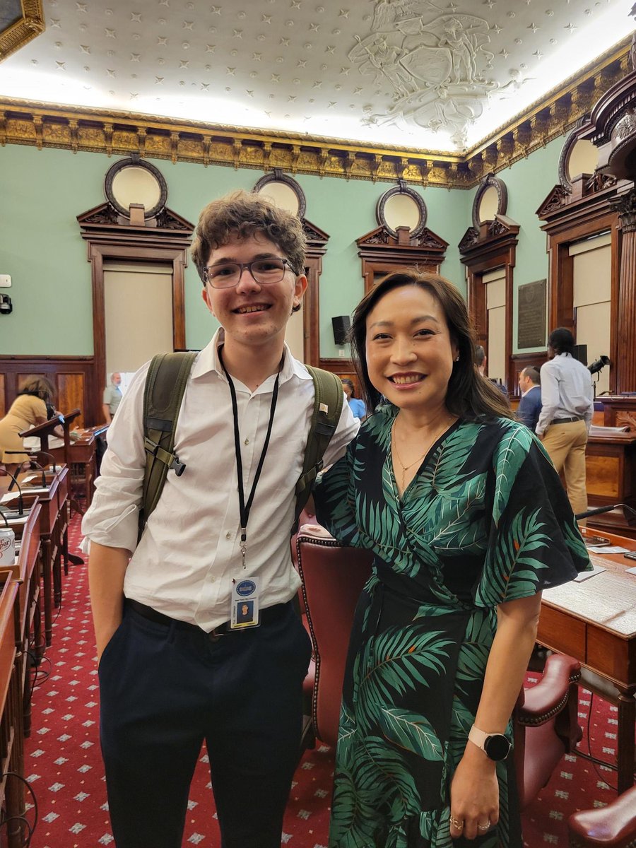 Linda Lee for NYC (@lindaleefornyc) on Twitter photo I love seeing young people get a head start helping their community by working in government! Yesterday, I ran into Jackson, a former #Lintern, who is getting his start at City Hall as part of the <a href="/simonwiesenthal/">Simon Wiesenthal Center</a> internship program! Looking forward to seeing you thrive! I love seeing young people get a head start helping their community by working in government! Yesterday, I ran into Jackson, a former #Lintern, who is getting his start at City Hall as part of the <a href="/simonwiesenthal/">Simon Wiesenthal Center</a> internship program! Looking forward to seeing you thrive!