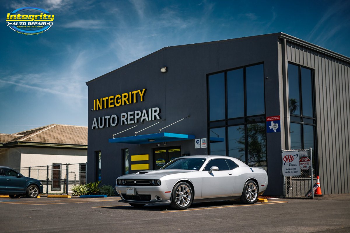 IAR_RGV's tweet photo. 😁Performance Upgrade Friday!😁
Today our customer came in to get a @MBRPexhaust  catback exhaust system installed to get a bit more performance out of it while providing a WAY nicer exhaust note! #integrityautorepair #rgv #rgv956 #dodge #challenger #performancemods #MBRPexhaust https://t.co/B4mPXenhKQ