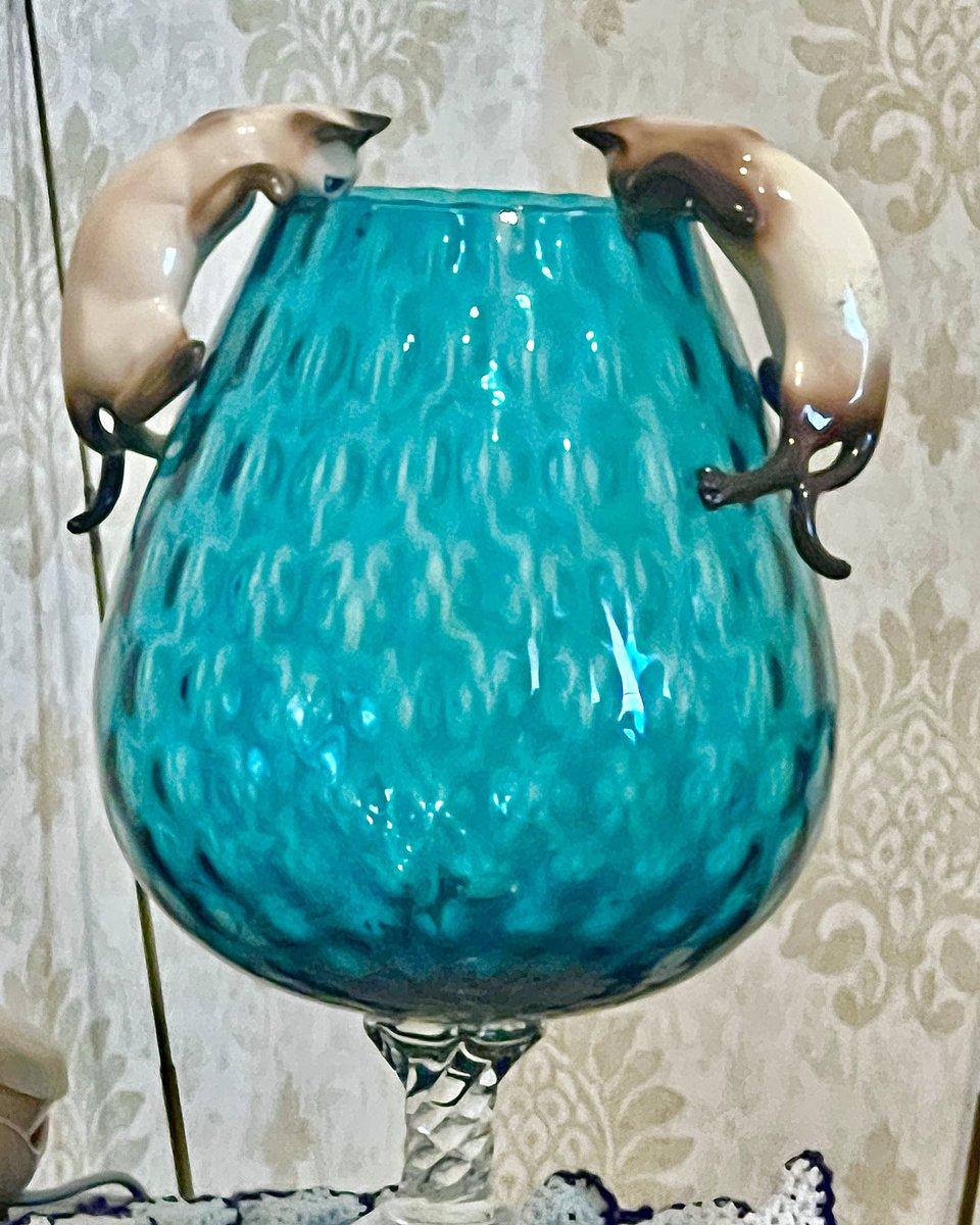 Steve Wright (@stevewright64) on Twitter photo Siamese cats Objet d'art at the Tenement Museum 1960s Saez Velez family apartment at 103 Orchard Street on Lower East Side. Felt old when historic recreation looked like decor of the home I grew up in! #streetphotography #siamesecats #nyc <a href="/tenementmuseum/">The Tenement Museum</a> #LES #meezer Siamese cats Objet d'art at the Tenement Museum 1960s Saez Velez family apartment at 103 Orchard Street on Lower East Side. Felt old when historic recreation looked like decor of the home I grew up in! #streetphotography #siamesecats #nyc <a href="/tenementmuseum/">The Tenement Museum</a> #LES #meezer