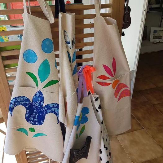texturescrafts's tweet photo. Cooks are looking cool in aprons by our member Carmen Caldwell 😊 #TexturesCraftworks @lockestshops
#handmade #HamOnt #handcrafted #aprons #artyaprons #chefgifts https://t.co/xmRMcOvg8O