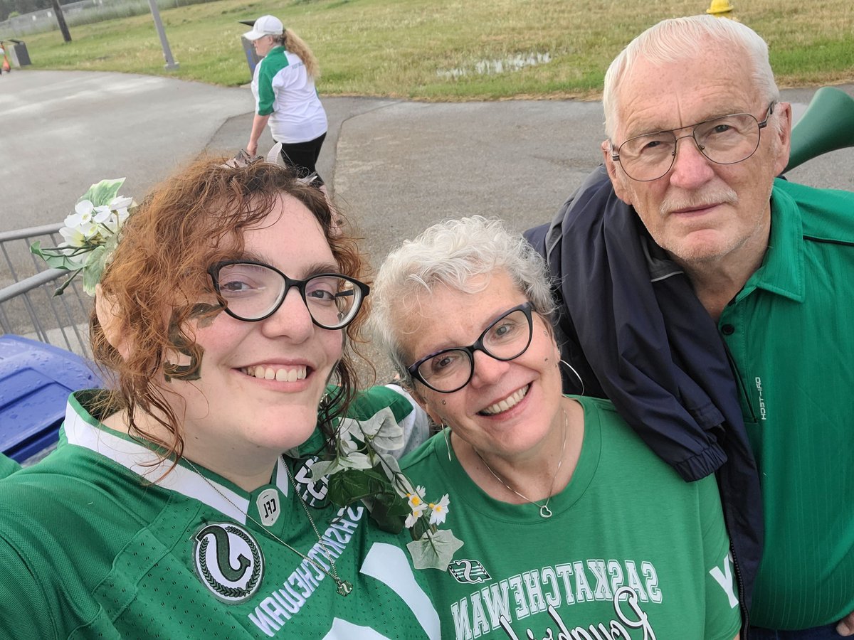 wynndrosinger's tweet photo. Loud and Proud and ready to cheer on our boys in their new Obsidian Green 🖤💚🤍
3 Generations, One Team!!
Let's go @sskroughriders !!
#RIDERSlive https://t.co/njjTd36LN2