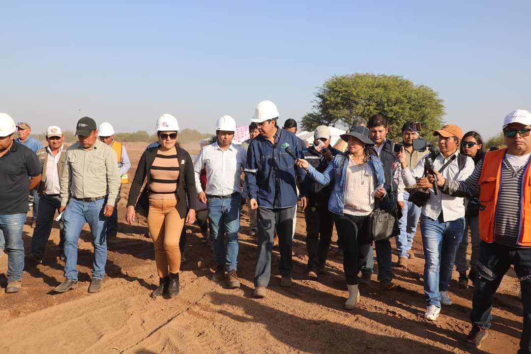 Sedem_Bolivia's tweet photo. #SedemSomosIndustriaBoliviana | El gerente técnico de #IBAE, David Pérez, la ejecutiva de Desarrollo Villa Montes, Karen Sánchez, autoridades del #INIAF y organizaciones sociales, https://t.co/6a8OWeAlb7