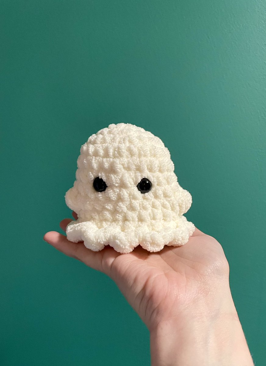 kelseylfunk's tweet photo. Ghosts and garlic now available on my Etsy! https://t.co/GbGuDXzDfZ